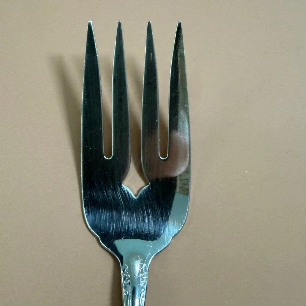 Oneida Chateau Cold Meat Serving Fork Stainless Steel Floral Scroll Canada 8.5in